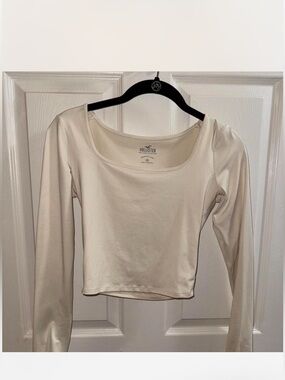 Hollister Ivory Long-Sleeve Scoop Neck Crop Top